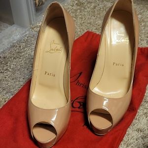 Christian Loubiton Very prive peep toe